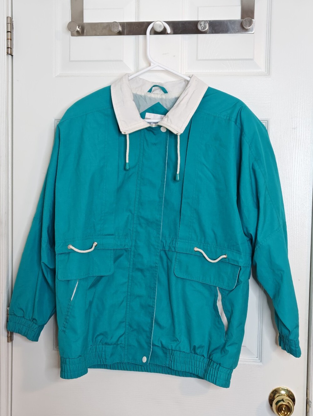 Vintage Retro Vibe Teal Windbreaker Jacket with White Collar Size M/L